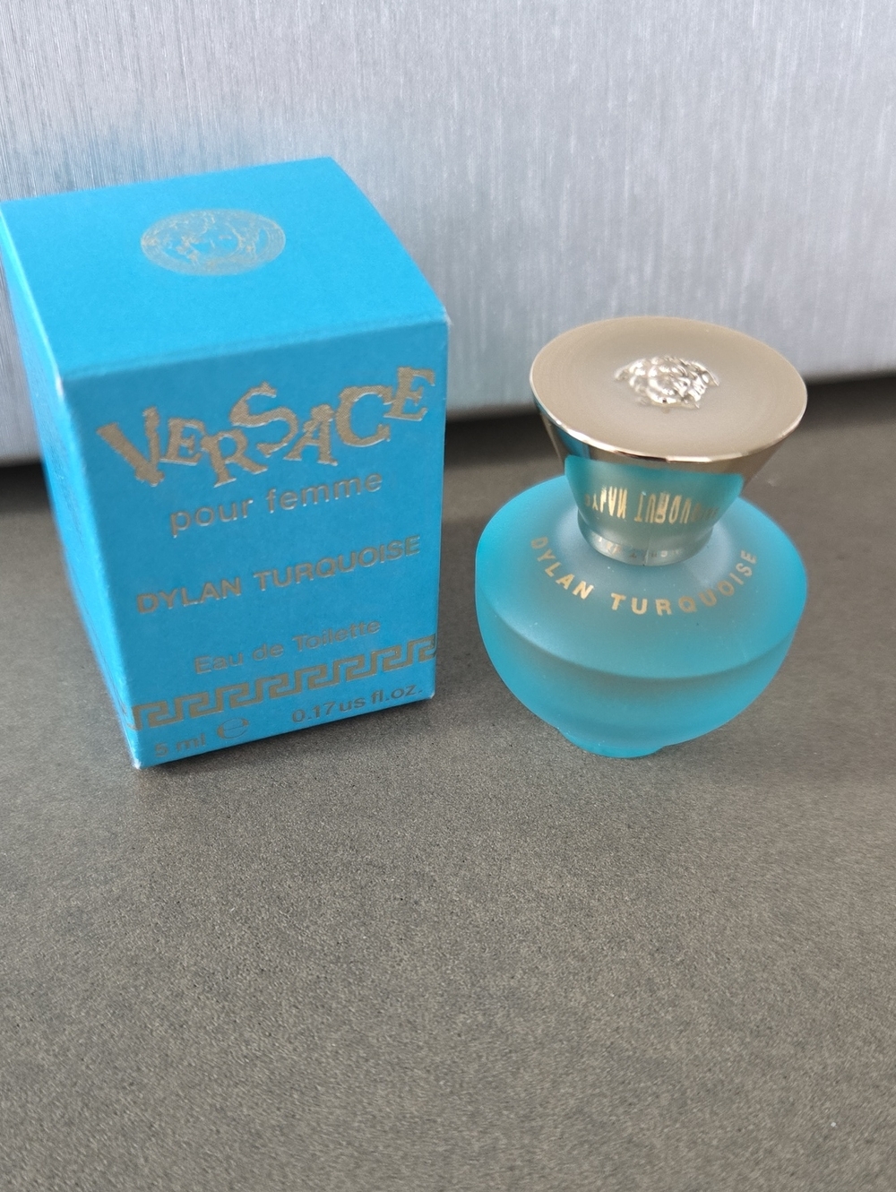 New in box Versace Dylan Turquoise pour Femme deluxe mini cap top 5 M. L